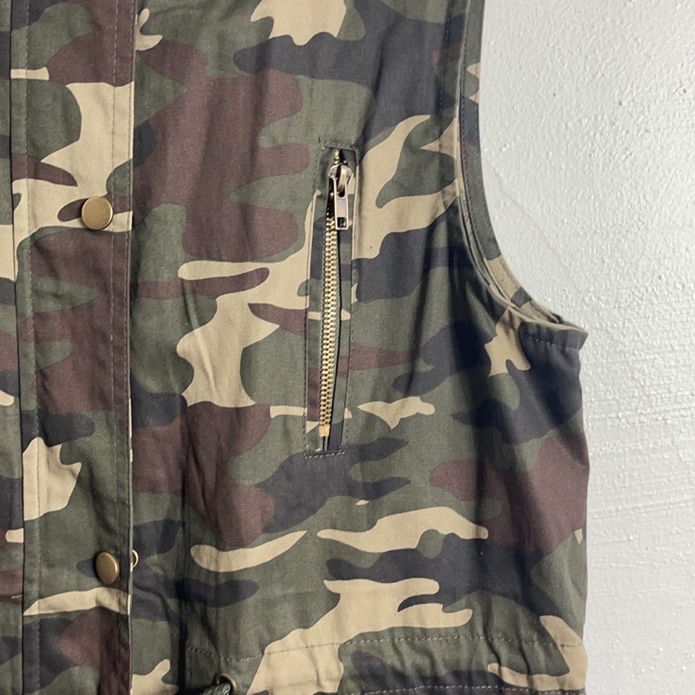 Women’s camo vest size medium - Picture 6 of 16